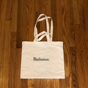 Réalisation Par Tote, White